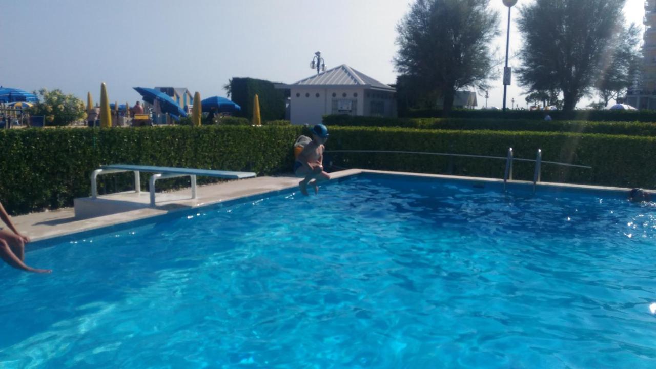 Blue Moon Penthouse Lejlighed Lido di Jesolo Eksteriør billede