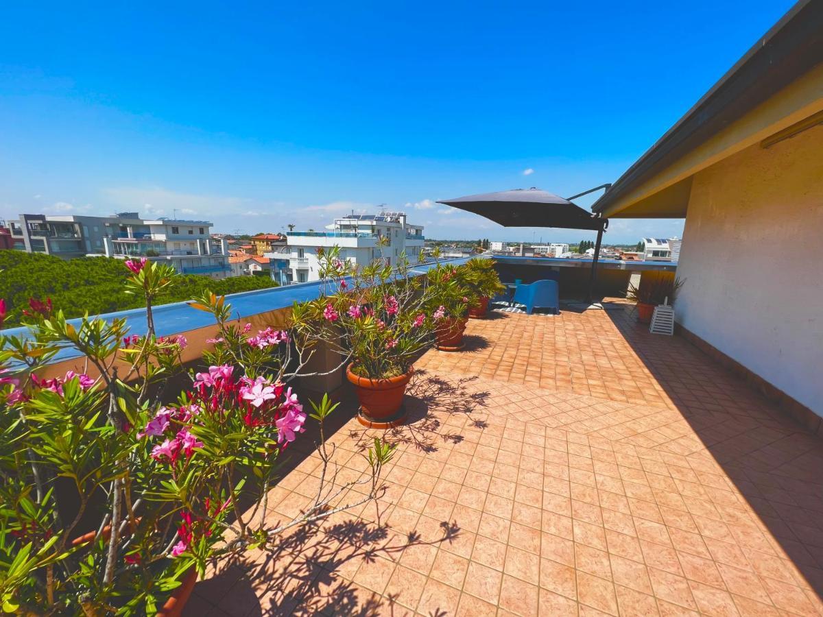 Blue Moon Penthouse Lejlighed Lido di Jesolo Eksteriør billede