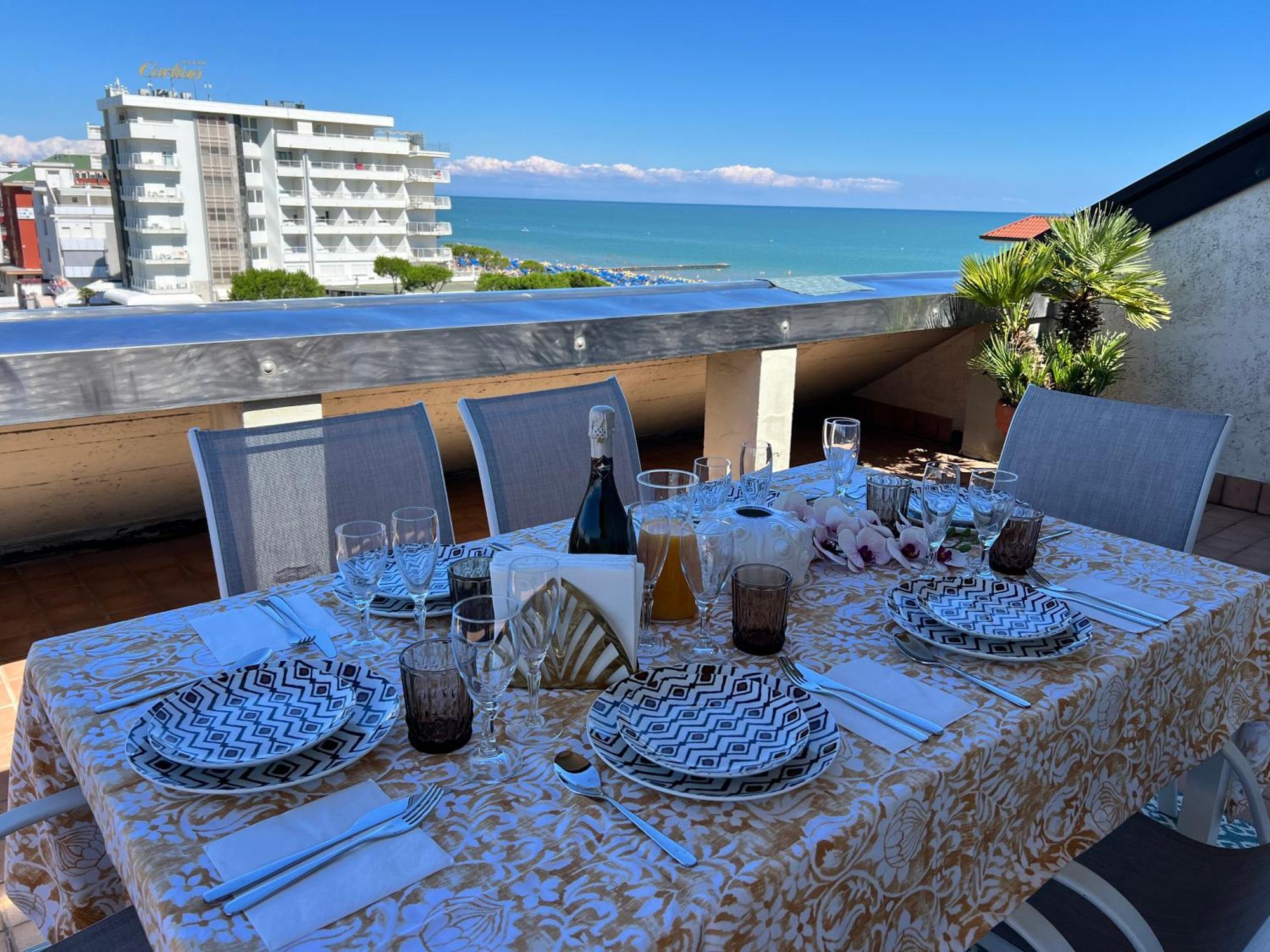 Blue Moon Penthouse Lejlighed Lido di Jesolo Eksteriør billede